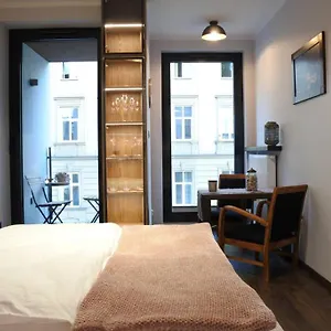  Apartment Boutique 109 - Old City, Luxury Apt. With A Garage